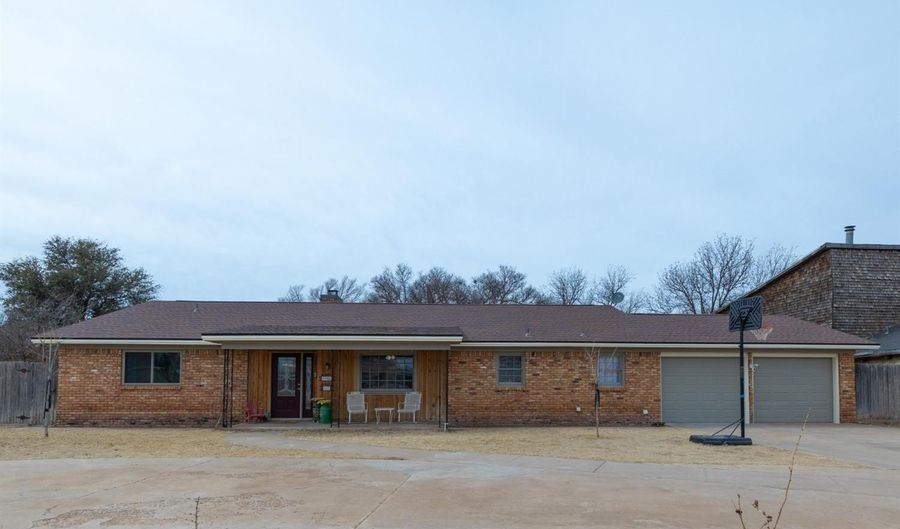605 Main St, Anton, TX 79313 - 4 Beds, 3 Bath