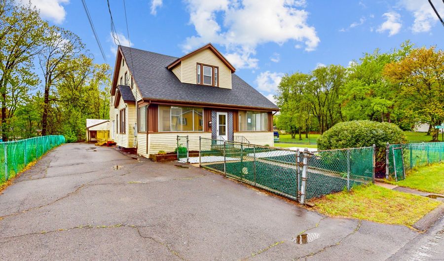 49 Gilbert Ave, Bloomfield, CT 06002 - 3 Beds, 3 Bath