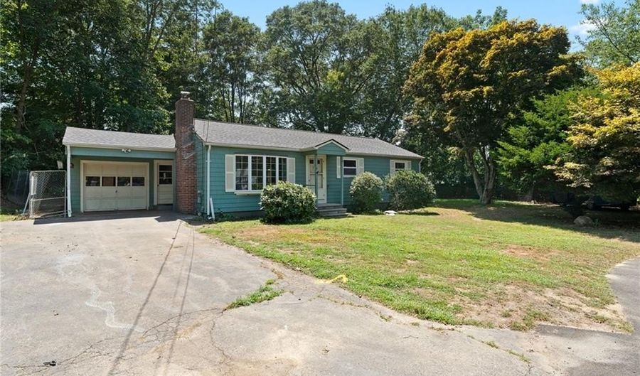 4 Reed Pl, East Greenwich, RI 02818 - 3 Beds, 1 Bath