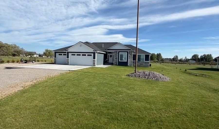 565 W 40 S, Blackfoot, ID 83221 - 3 Beds, 2 Bath
