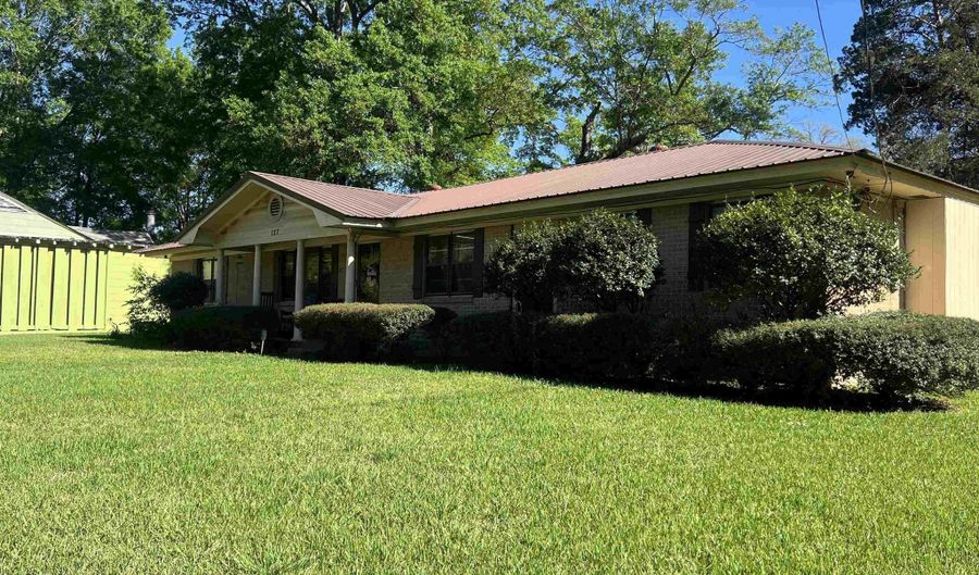127 FORREST Ave, Bastrop, LA 71220 - 3 Beds, 2 Bath