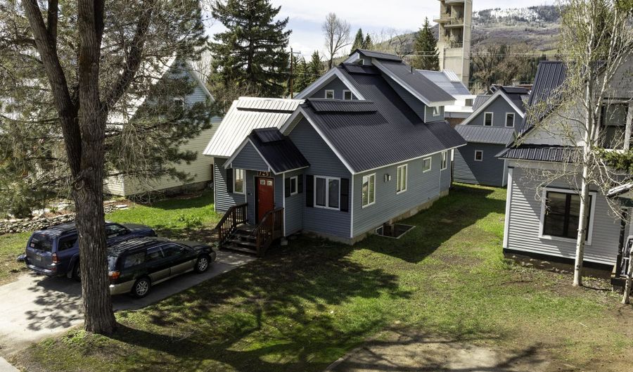 729 Pine St, Steamboat Springs, CO 80487 - 5 Beds, 2 Bath