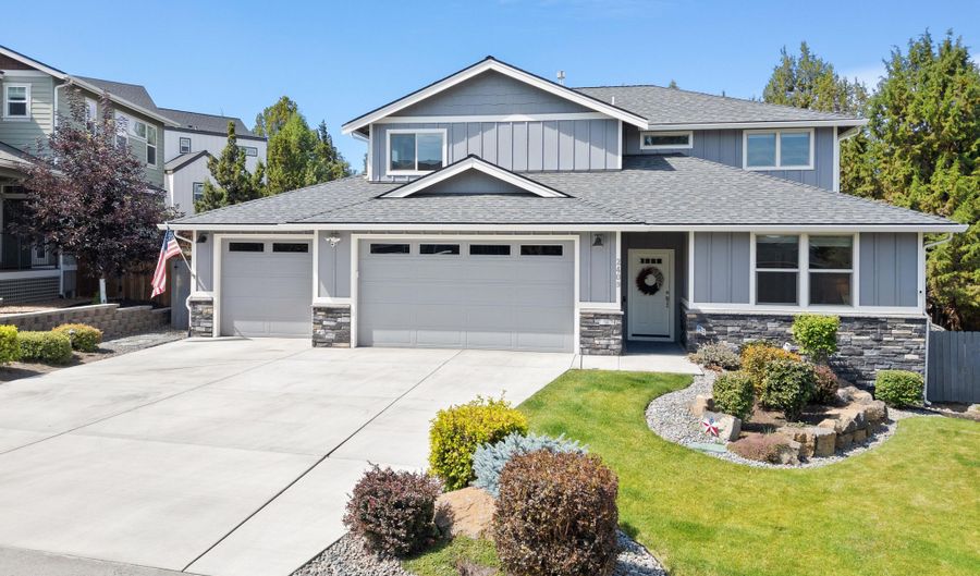 2409 NE Robinson St, Bend, OR 97701 - 4 Beds, 4 Bath
