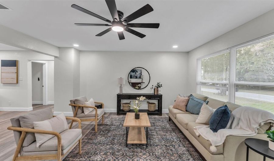 609 LIME St, Auburndale, FL 33823 - 4 Beds, 2 Bath