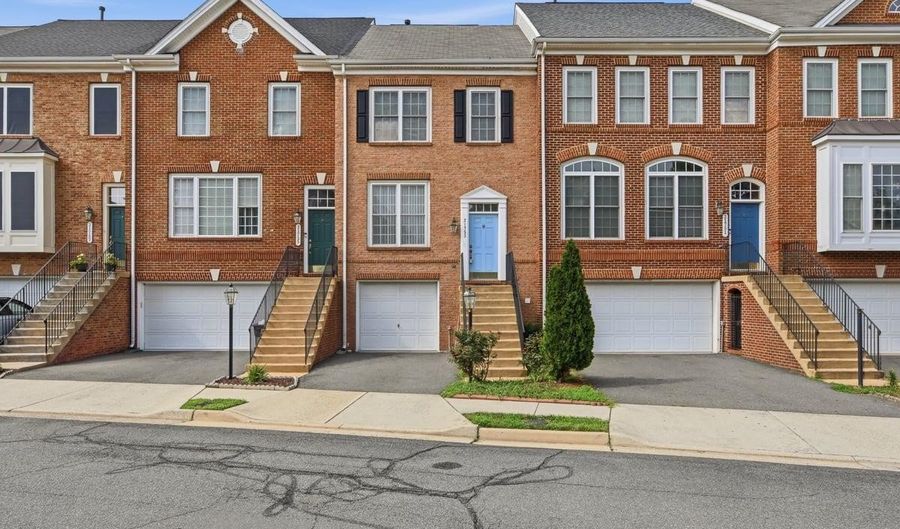 21753 LADYSLIPPER Sq, Ashburn, VA 20147 - 4 Beds, 3 Bath