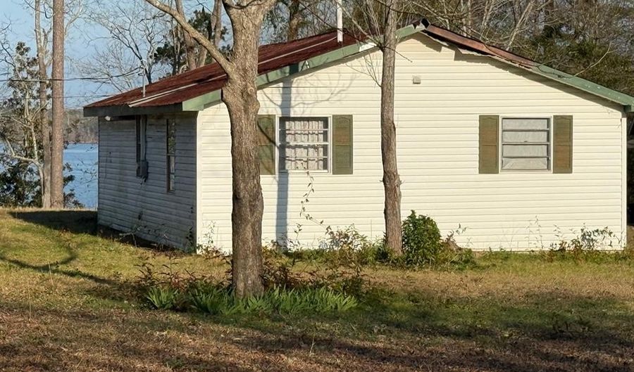 2123 Calhoun Dr, Abbeville, AL 36310 - 2 Beds, 1 Bath