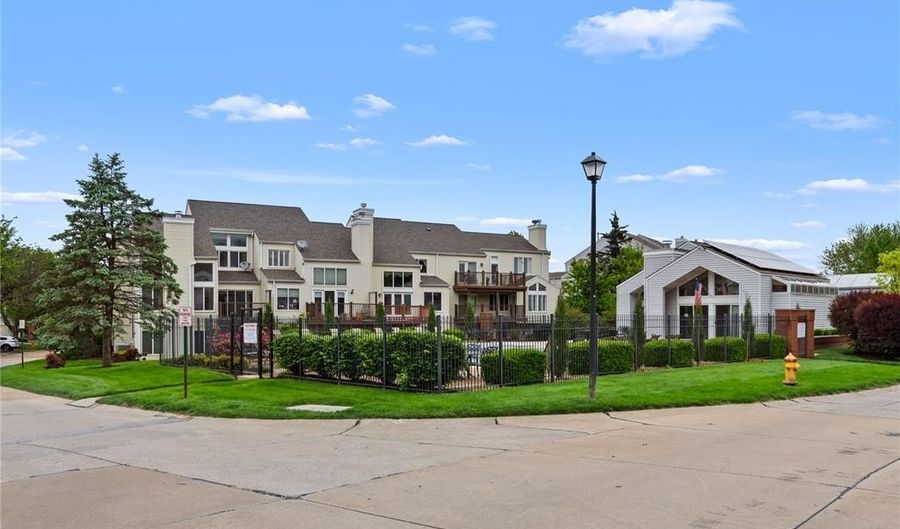 1700 Highview Circle Ct, Ballwin, MO 63021 - 3 Beds, 4 Bath