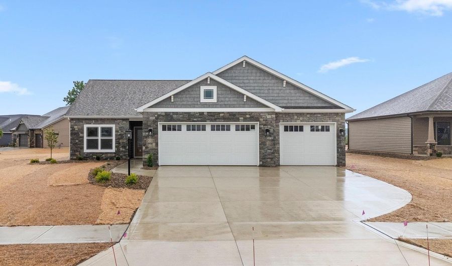 2001 Bogey Ct, Auburn, IN 46706 - 3 Beds, 2 Bath