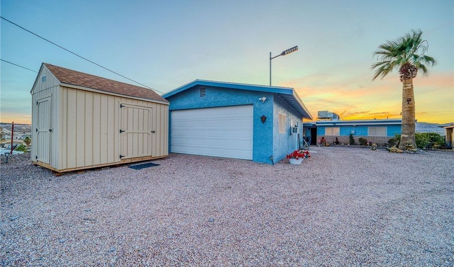 2440 5th St, Bullhead City, AZ 86429 - 3 Beds, 3 Bath