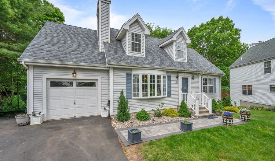 21 Lakeview Dr, Branford, CT 06405 - 4 Beds, 3 Bath