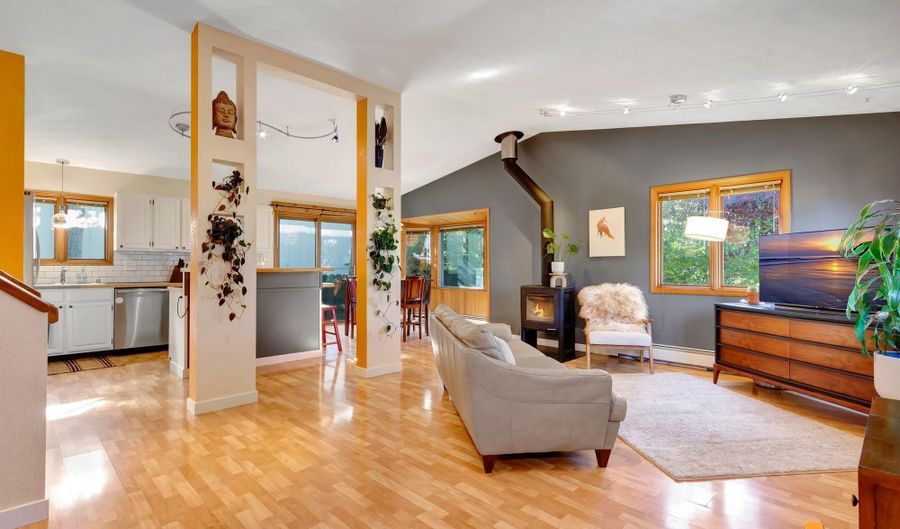 5430 W 82nd Ave, Anchorage, AK 99502 - 4 Beds, 2 Bath