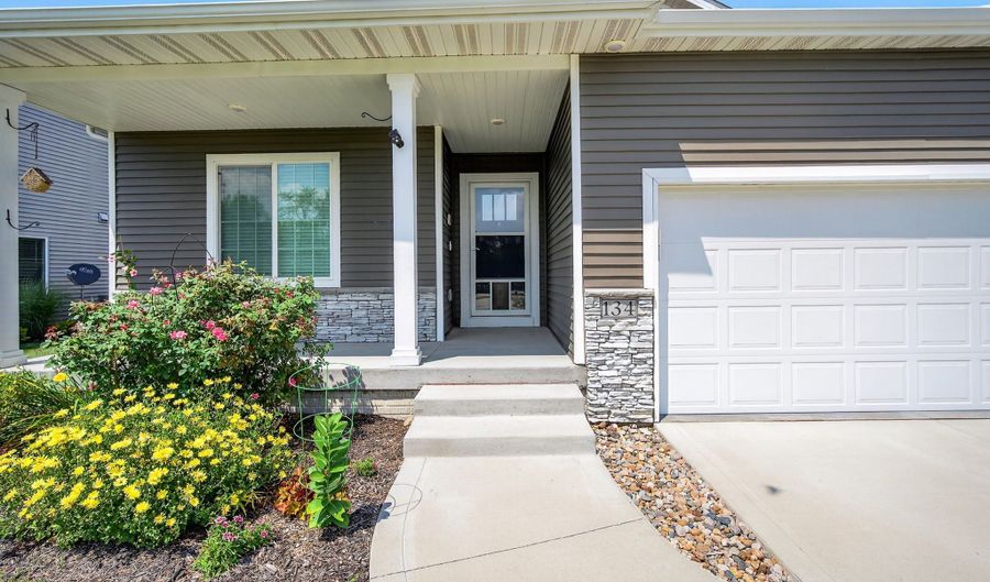 134 SE Willow Run Ln, Ankeny, IA 50021 - 4 Beds, 3 Bath