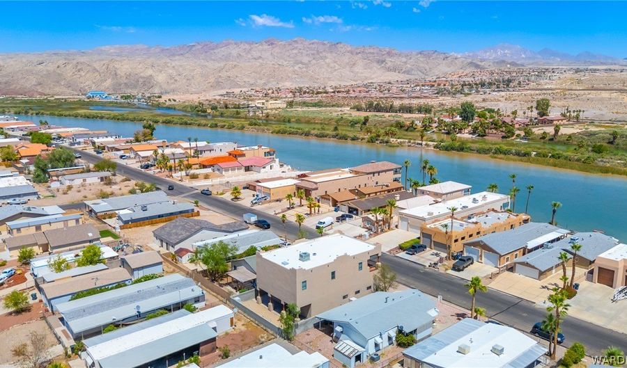 906 Riverfront Dr, Bullhead City, AZ 86442 - 3 Beds, 4 Bath
