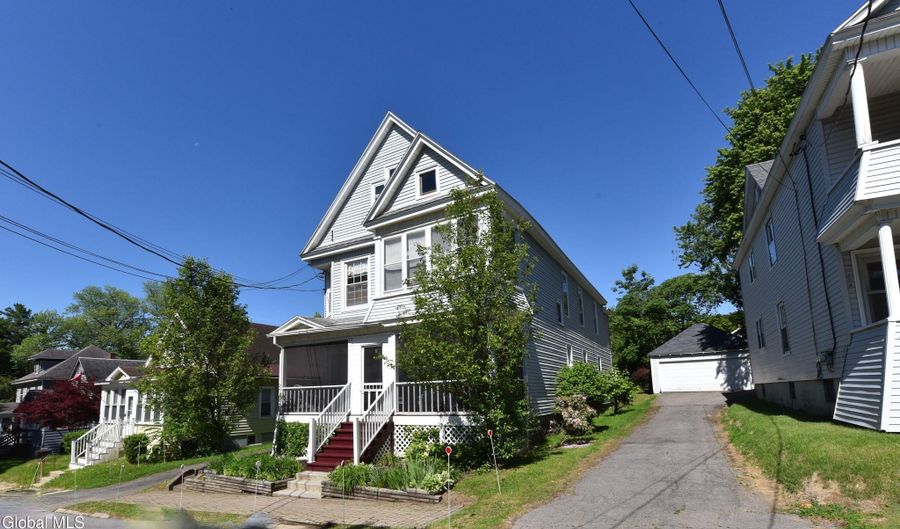 168-170 Brookside Ave, Amsterdam, NY 12010 - 6 Beds, 2 Bath