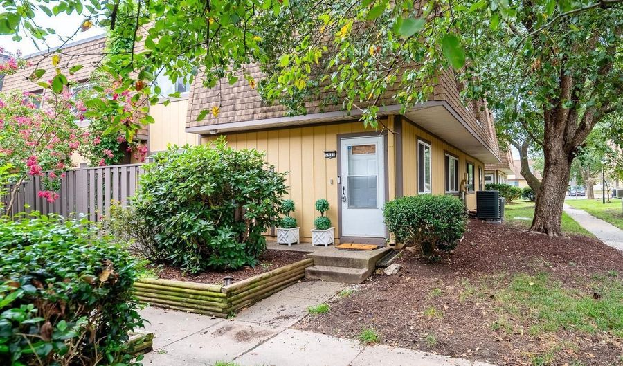 7911 CASA GRANDE Pl 122-A, Alexandria, VA 22309 - 3 Beds, 3 Bath