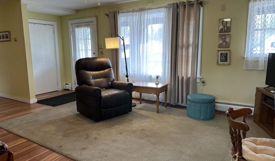 855 North St, Brandon, VT 05733 - 3 Beds, 2 Bath