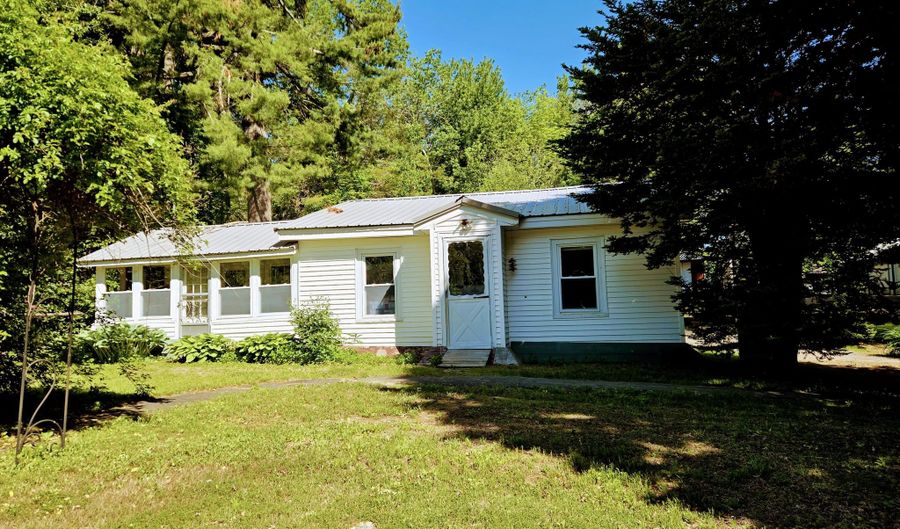 17 Marsh Rd, Belfast, ME 04915 - 2 Beds, 1 Bath