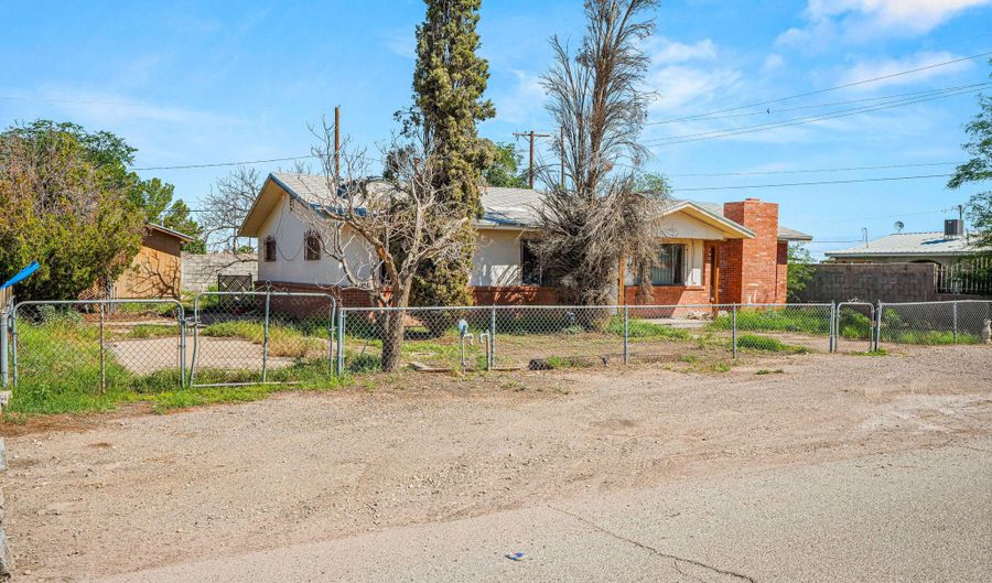 205 Seth Cir, Socorro, TX 79927 - 3 Beds, 2 Bath