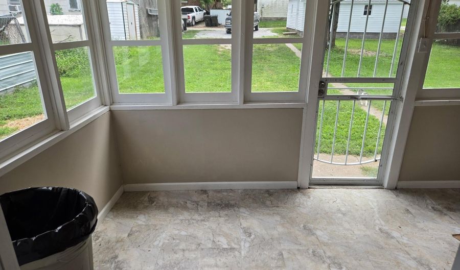 1105 13th St, Auburn, NE 68305 - 2 Beds, 1 Bath