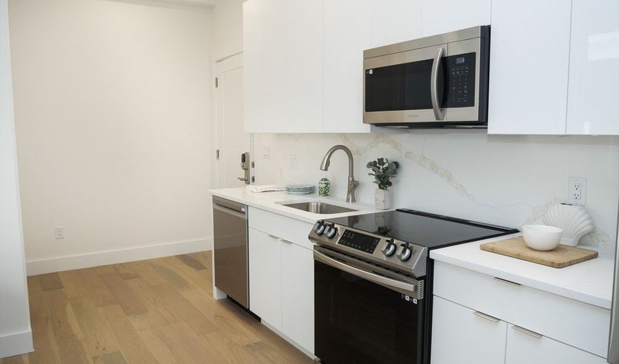 38 Hichborn 101, Boston, MA 02135 - 0 Beds, 1 Bath