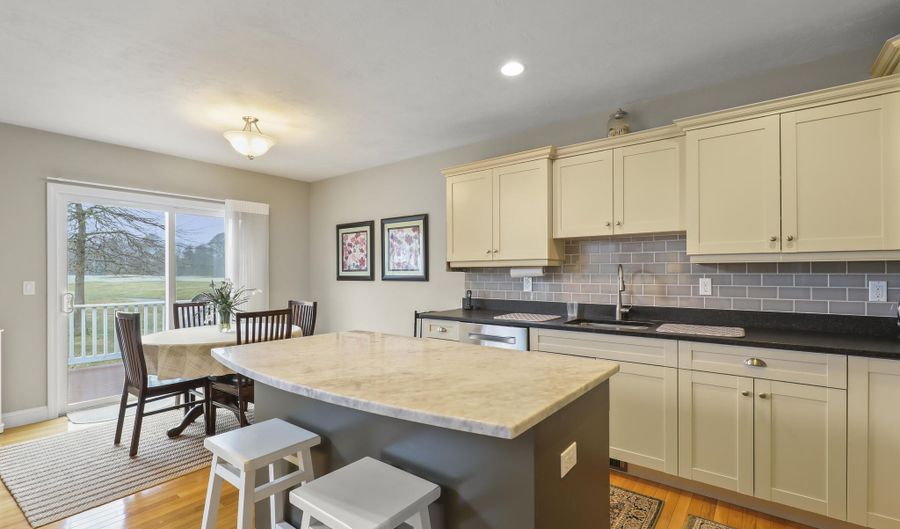 2 Amberwood Ct 2, Bourne, MA 02532 - 2 Beds, 3 Bath