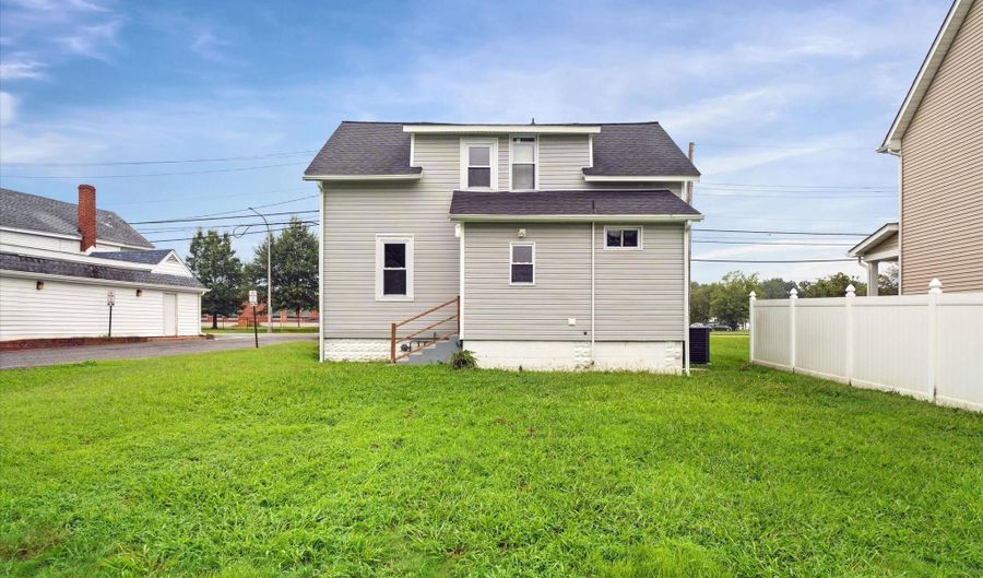 862 FOREST St, Dover, DE 19904 - 4 Beds, 3 Bath