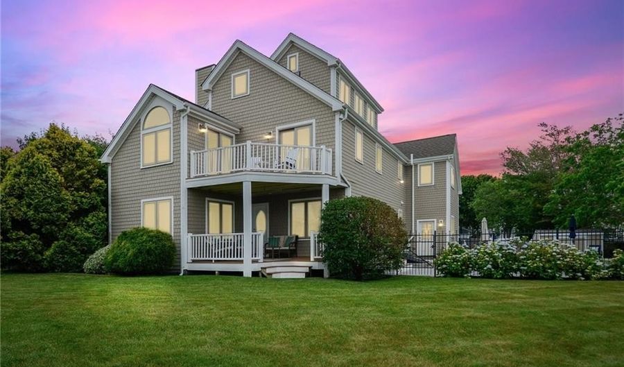 20 Roxbury Rd, Narragansett, RI 02882 - 4 Beds, 2 Bath