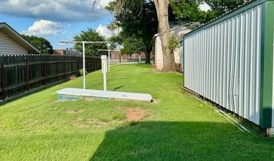 1052 9th St, Alva, OK 73717 - 2 Beds, 1 Bath