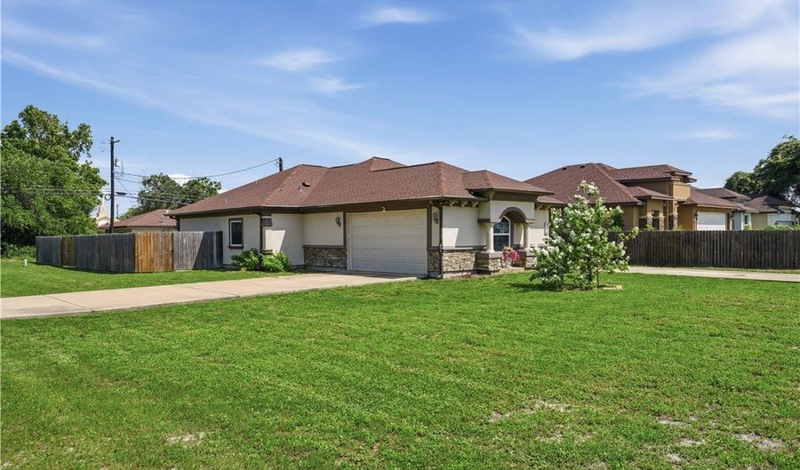 162 S 11th ST & Yoakum, Aransas Pass, TX 78336 - 3 Beds, 2 Bath