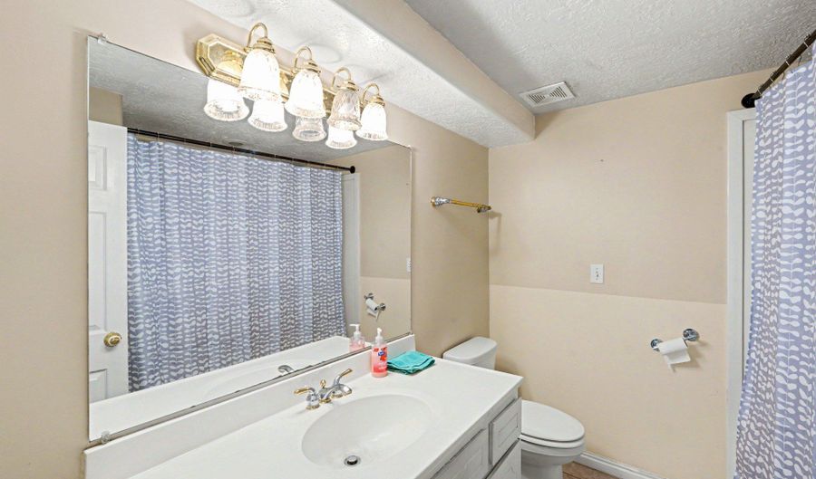 1761 S DAVIS Blvd E, Bountiful, UT 84010 - 4 Beds, 4 Bath