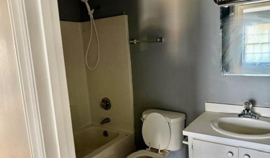 226 Smythe St, Bennettsville, SC 29512 - 3 Beds, 2 Bath