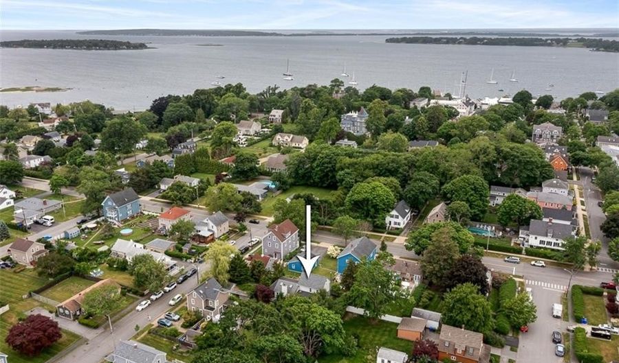 4 Garfield Ave, Bristol, RI 02809 - 3 Beds, 2 Bath