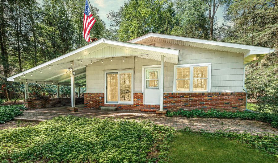 108 Mills Dr, Albrightsville, PA 18210 - 3 Beds, 2 Bath