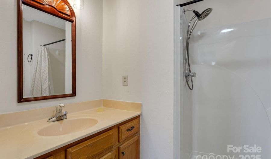 4603 Breakers Ln, Asheville, NC 28806 - 2 Beds, 2 Bath