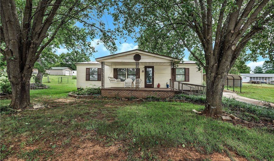 1004 Wiles Dr, Anderson, SC 29625 - 2 Beds, 2 Bath
