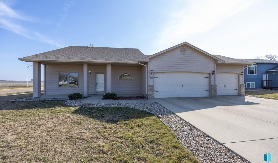 900 Woodmont Ave, Harrisburg, SD 57032 - 3 Beds, 2 Bath