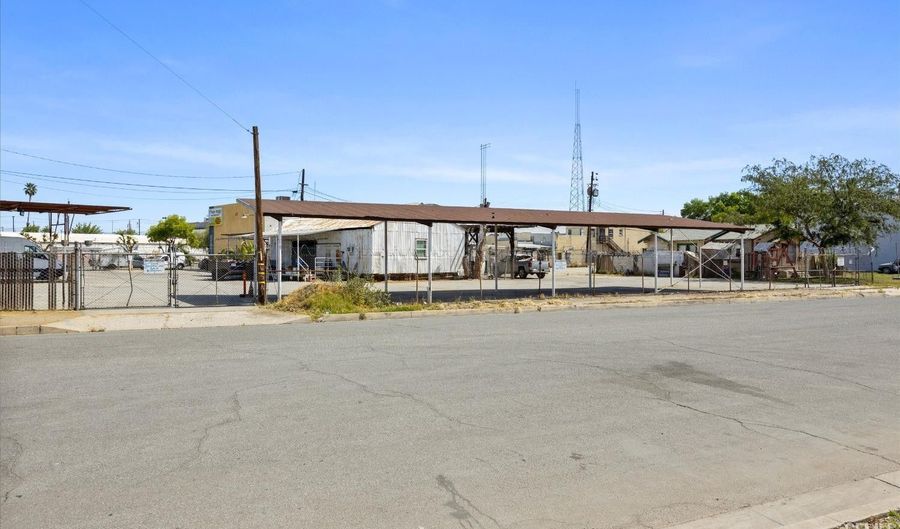 205 18th St, Bakersfield, CA 93305 - 0 Beds, 0 Bath