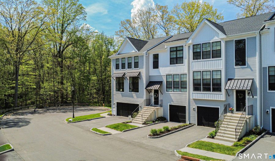 39 Brentwood Cir 39, Danbury, CT 06810 - 2 Beds, 3 Bath