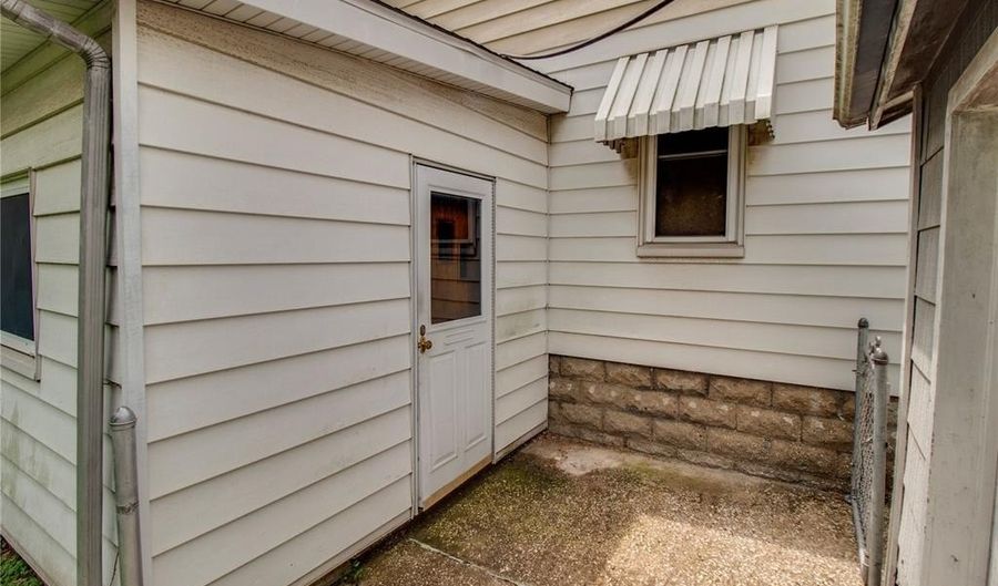 703 Condit Ave, Alton, IL 62002 - 2 Beds, 1 Bath
