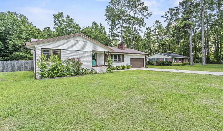 226 Mitchell St, Batesburg, SC 29006 - 3 Beds, 2 Bath