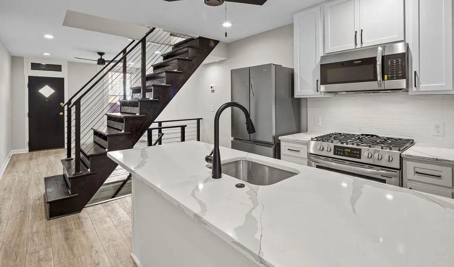 109 BLOOMSBERRY St, Baltimore, MD 21230 - 2 Beds, 2 Bath