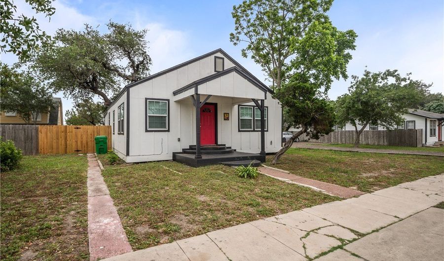 131 S Rife St, Aransas Pass, TX 78336 - 3 Beds, 2 Bath