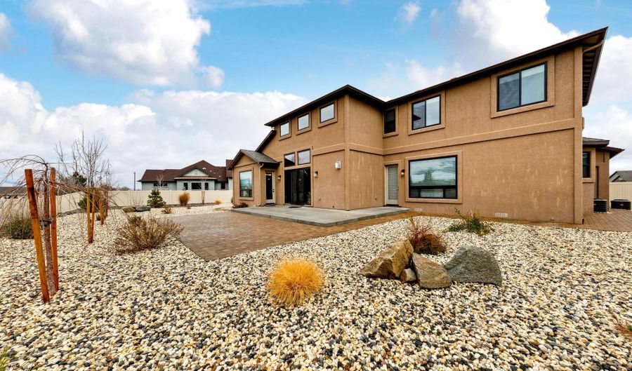 912 Holstein Ct, Gardnerville, NV 89460 - 4 Beds, 4 Bath