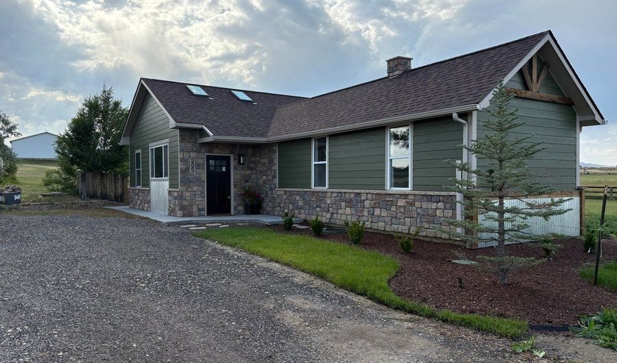 205 S County Road 23, Berthoud, CO 80513 - 2 Beds, 2 Bath