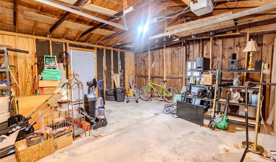 815 Grove St, Adel, IA 50003 - 2 Beds, 1 Bath