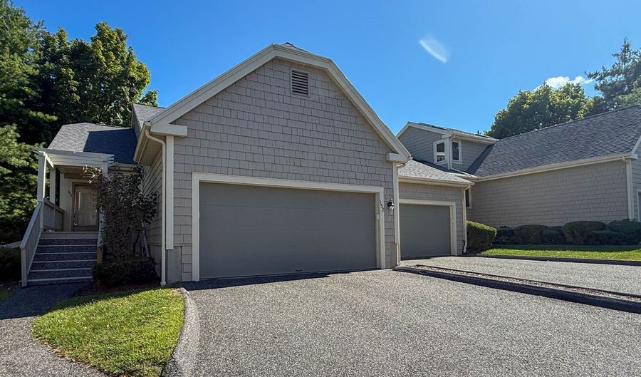 12 Boulevard Dr 152, Danbury, CT 06810 - 2 Beds, 2 Bath