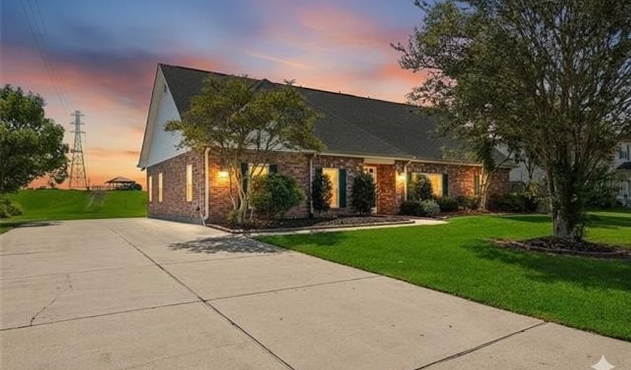 101 FIELD St, Belle Chasse, LA 70037 - 4 Beds, 4 Bath