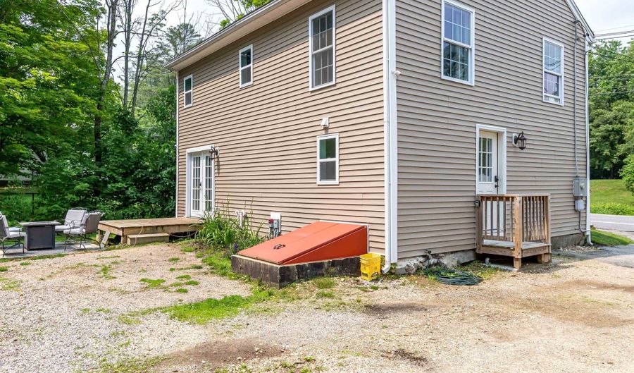 167 Deerfield Rd, Candia, NH 03034 - 3 Beds, 3 Bath