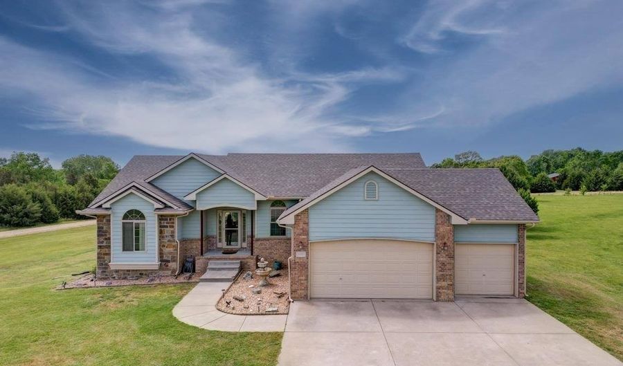 10307 Quail Ln, Arkansas City, KS 67005 - 4 Beds, 3 Bath