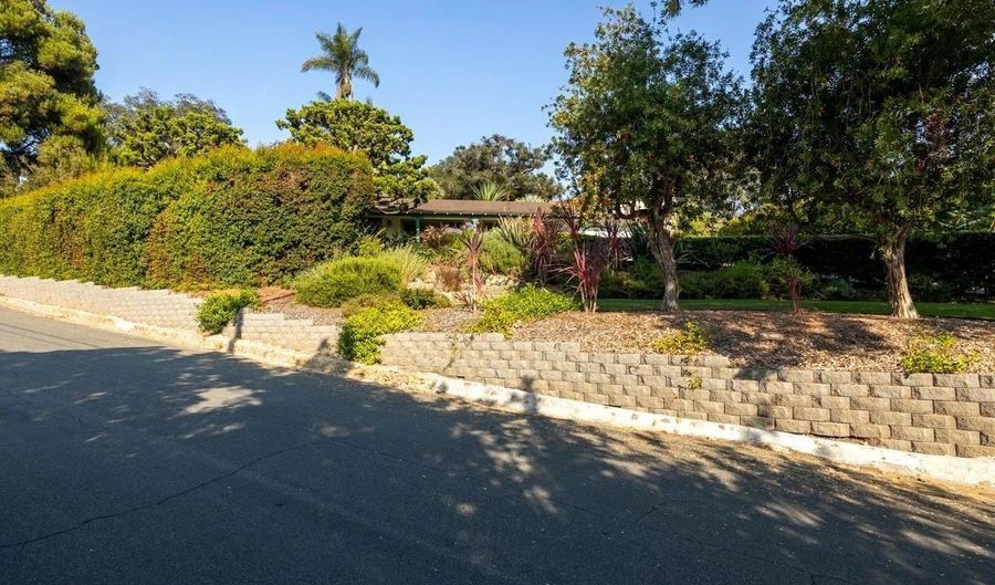 4815 BEAUMONT Dr, La Mesa, CA 91941 - 3 Beds, 2 Bath